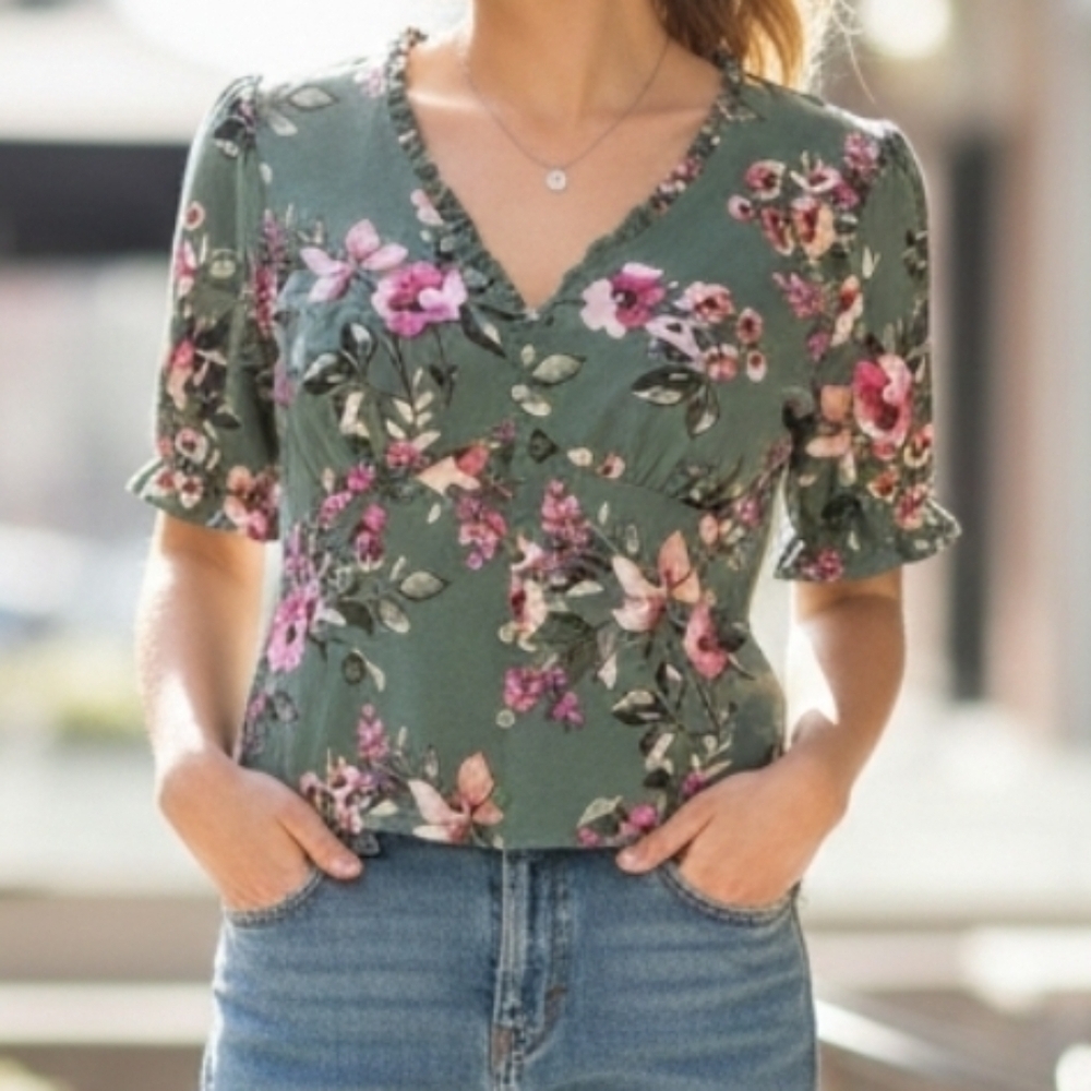 NWOT The General Good Sage Green Floral V-Neck Short-Sleeve Top, Size LARGE